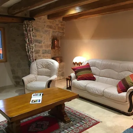 De 12 Personnes A Molines * Saint-Étienne-du-Valdonnez