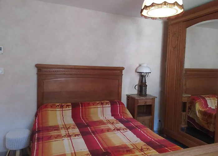 De 12 Personnes A Molines