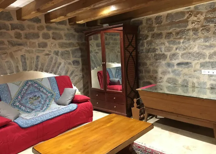 De 12 Personnes A Molines